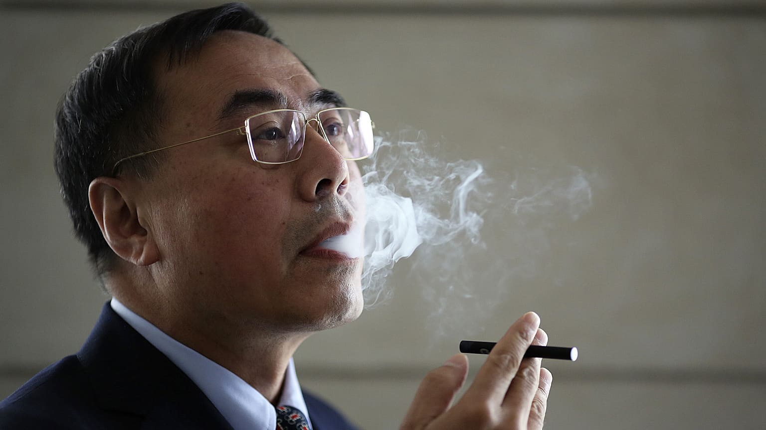 Hon lik, inventeur de la cigarette électronique.