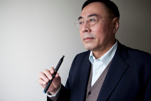 Hon Lik, inventeur de la cigarette électronique moderne.
