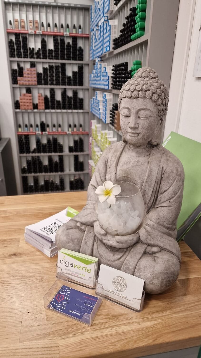 bouddha-cigaverte Statuette de Bouddha dans le magasin Cigaverte de Toulouse.