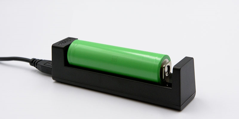 chargeurs-accus Chargeur d'accu pour cigarettes électroniques.
