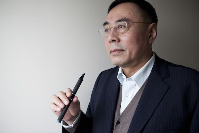 Hon Lik, inventeur de la cigarette électronique moderne.